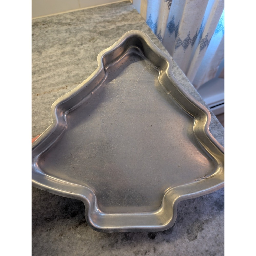 Vintage Aluminum Tree Cake Pan Unbranded‎ Kitchy Winter Decor